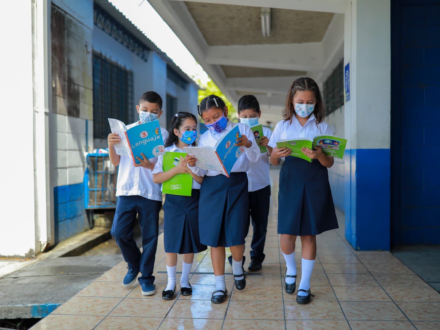 Realizan entrega de libros de texto a estudiantes del sistema público en el país realizan-entrega-de-libros-de-texto-a-estudiantes-del-sistema-publico-en-el-pais